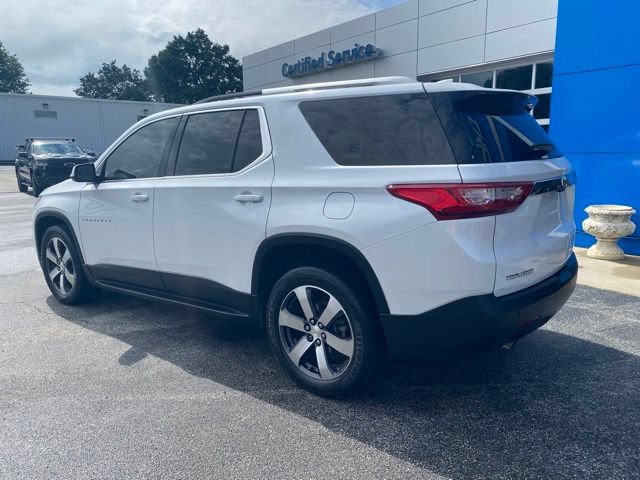 Used 2018 Chevrolet Traverse LT w/ LPO, 'HIT The Road' Package FWD image 3