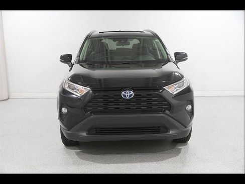 Used 2020 Toyota RAV4 XLE w/ Convenience Package AWD/4WD image 2