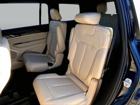 Used 2024 Jeep Grand Cherokee L Limited RWD image 21