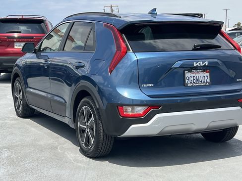 Certified 2023 Kia Niro EX FWD image 5