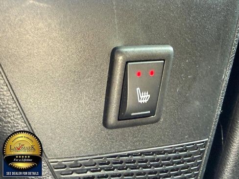 Used 2025 Chrysler Pacifica Limited FWD image 17