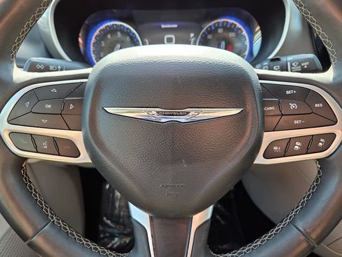 Certified 2022 Chrysler Pacifica Touring-L FWD image 33