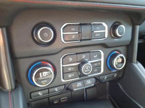 Used 2021 Chevrolet Suburban RST AWD/4WD image 22