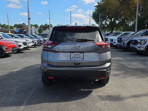 Used 2024 Nissan Rogue SV image 6