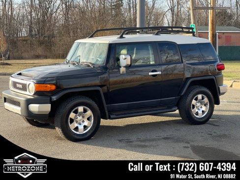 Used 2007 Toyota FJ Cruiser 4WD image 2