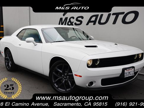 Used 2019 Dodge Challenger SXT w/ Blacktop Package image 1