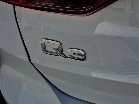 Certified 2025 Audi Q3 2.0T Premium w/ Convenience Package AWD/4WD image 32
