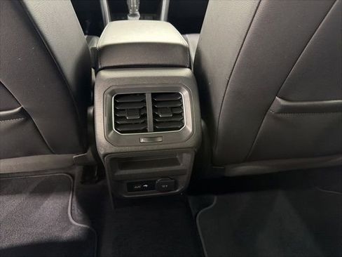 Used 2018 Volkswagen Tiguan SEL w/ 3rd Row Seat Package AWD/4WD image 24