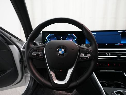 Used 2024 BMW 330i xDrive Sedan AWD/4WD image 4