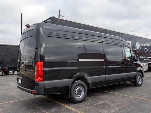 Used 2024 Mercedes-Benz Sprinter 2500 image 7