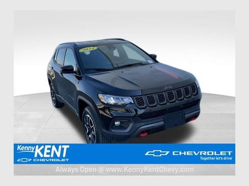 Used 2024 Jeep Compass Trailhawk AWD/4WD image 1