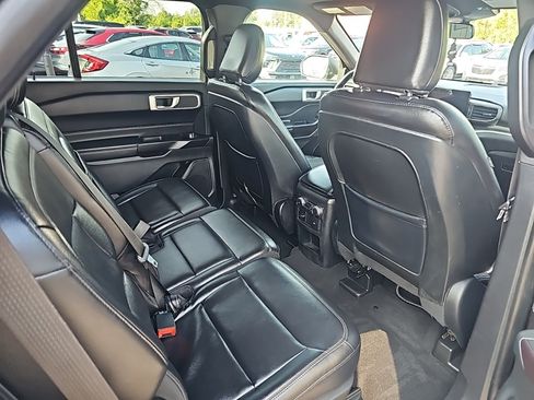 Used 2020 Ford Explorer XLT w/ Equipment Group 202A AWD/4WD image 19