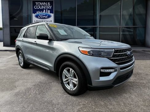 Used 2023 Ford Explorer XLT w/ Equipment Group 202A RWD image 3