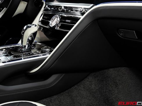 Used 2024 Bentley Flying Spur W12 image 38