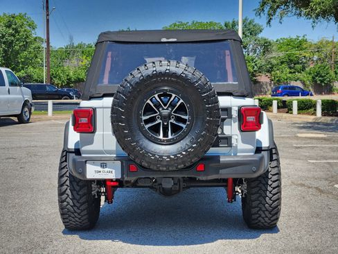 Used 2025 Jeep Wrangler Unlimited Rubicon AWD/4WD image 31