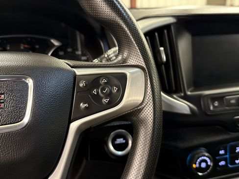 Used 2024 GMC Terrain SLE image 10