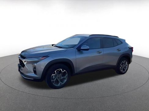 Used 2025 Chevrolet Trax LT image 8