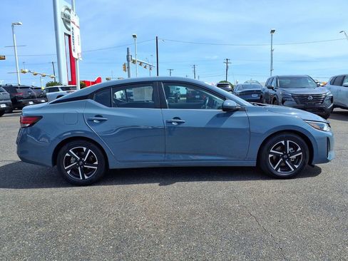 Used 2024 Nissan Sentra SV FWD image 9