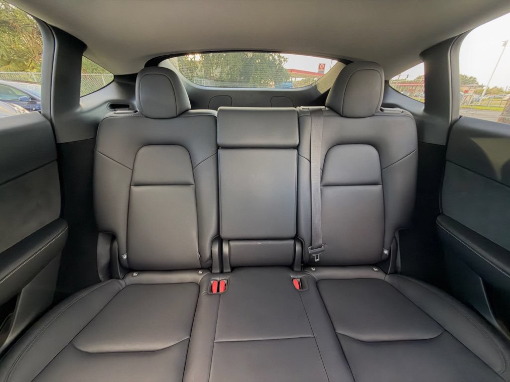 Used 2025 Tesla Model Y Long Range RWD image 19