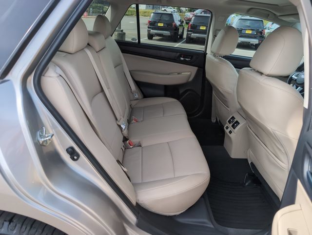 Used 2017 Subaru Outback 3.6R Limited AWD/4WD image 12