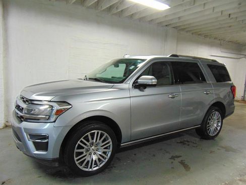 Used 2023 Ford Expedition Limited image 2