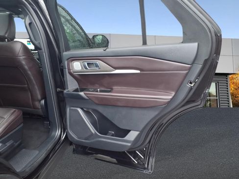 Used 2025 Ford Explorer Platinum AWD/4WD image 11