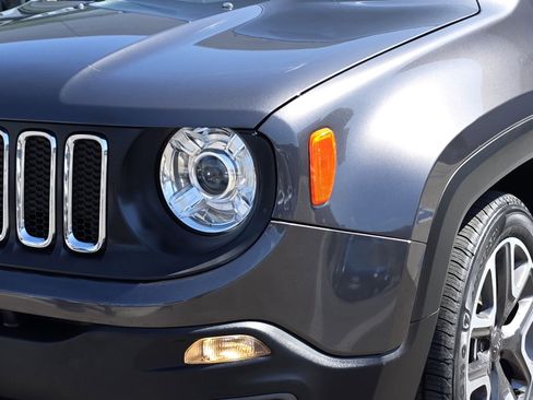 Used 2018 Jeep Renegade Latitude w/ Advanced Technology Group image 8