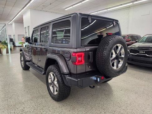Used 2019 Jeep Wrangler Unlimited Sahara AWD/4WD image 7