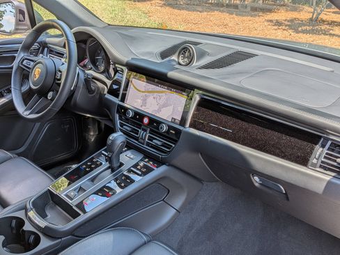 Certified 2025 Porsche Macan Turbo AWD/4WD image 27