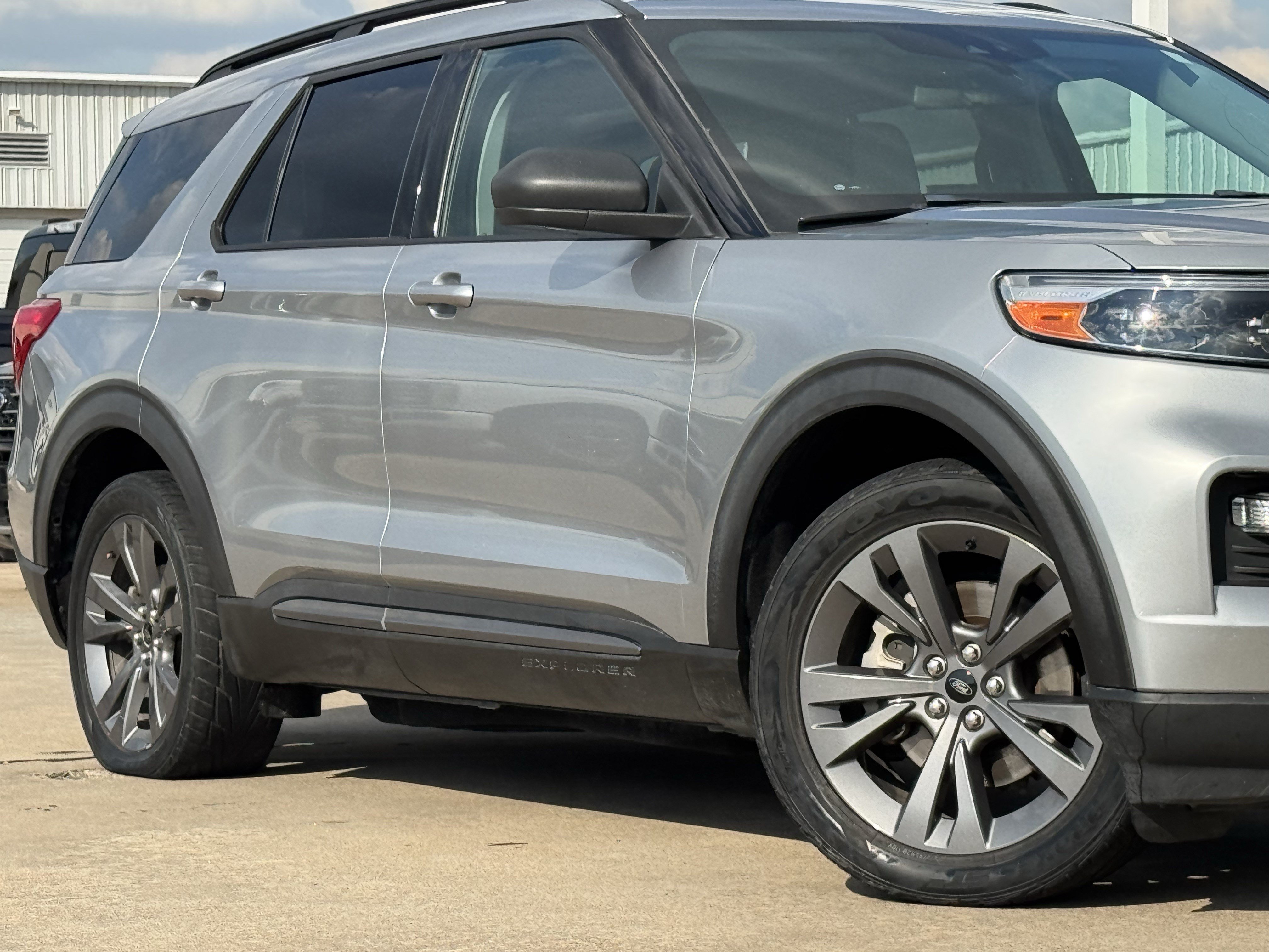 Used 2021 Ford Explorer XLT w/ Equipment Group 202A RWD image 3