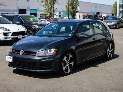 Used 2016 Volkswagen GTI SE image 8