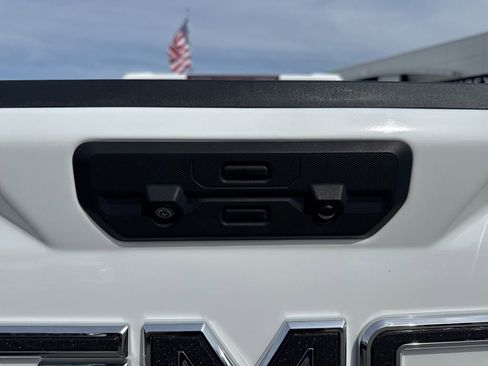 Used 2023 GMC Sierra 1500 Denali w/ Denali Reserve Package AWD/4WD image 31