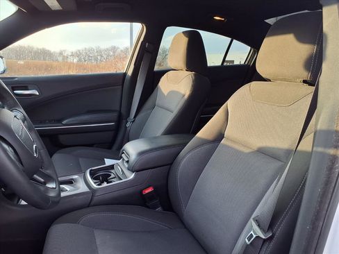 Used 2017 Dodge Charger SE image 28