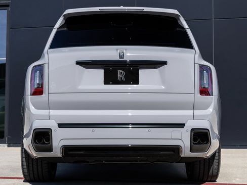 New 2026 Rolls-Royce Cullinan Black Badge image 10