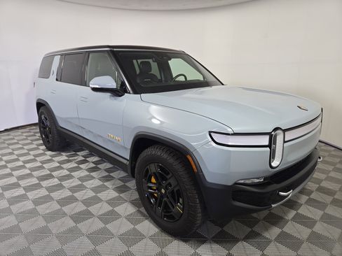 Used 2023 Rivian R1S Adventure image 7