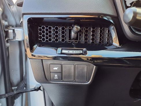 Used 2025 Honda CR-V EX-L image 17