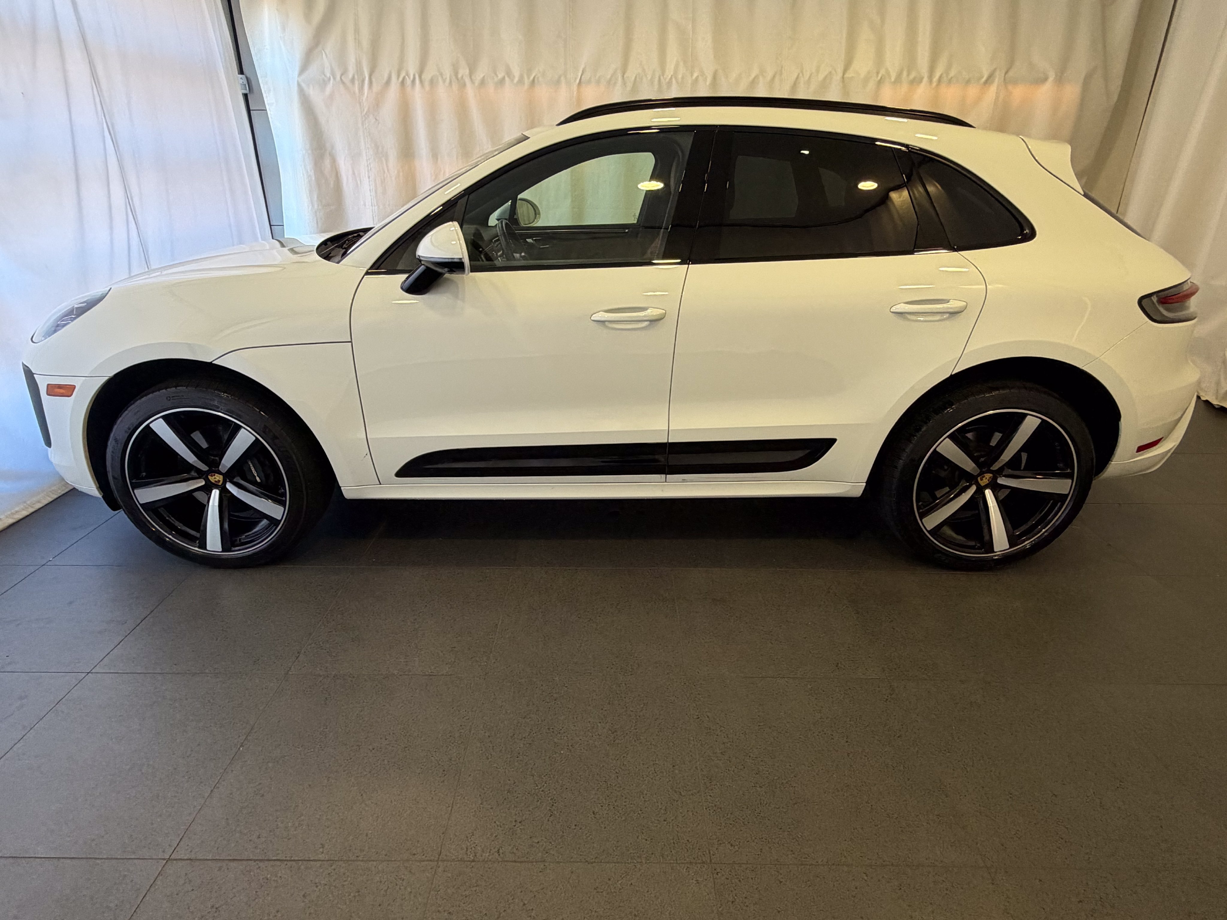Certified 2026 Porsche Macan Turbo AWD/4WD image 2