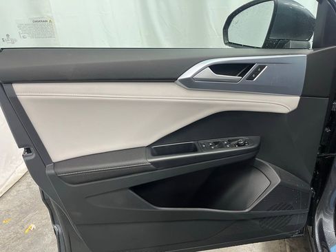 New 2025 Volkswagen Taos SE image 9