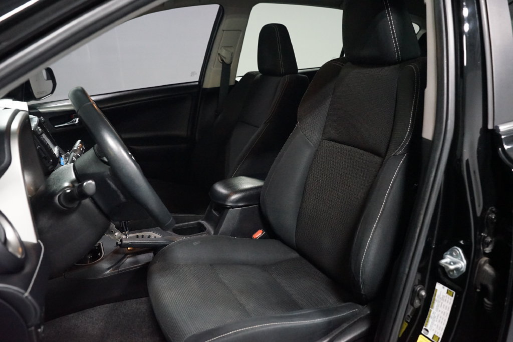 Used 2017 Toyota RAV4 XLE FWD image 6