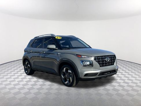 Used 2023 Hyundai Venue SEL image 4