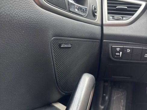 Used 2013 Hyundai Veloster w/ Style Pkg image 14