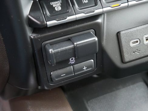 Used 2020 Chevrolet Silverado 3500 LTZ w/ Technology Package AWD/4WD image 33