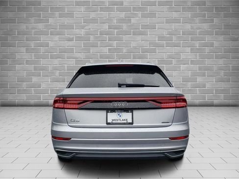 Used 2022 Audi Q8 Premium image 6