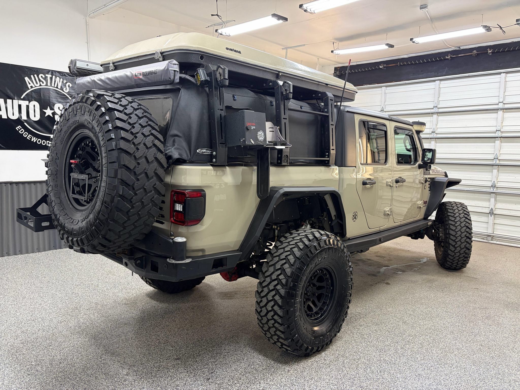 Used 2020 Jeep Gladiator Rubicon AWD/4WD image 3