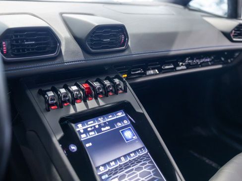 Used 2021 Lamborghini Huracan EVO image 42