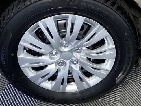 Used 2009 Toyota Camry LE FWD image 25