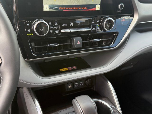 Used 2026 Toyota Highlander Limited AWD/4WD image 20