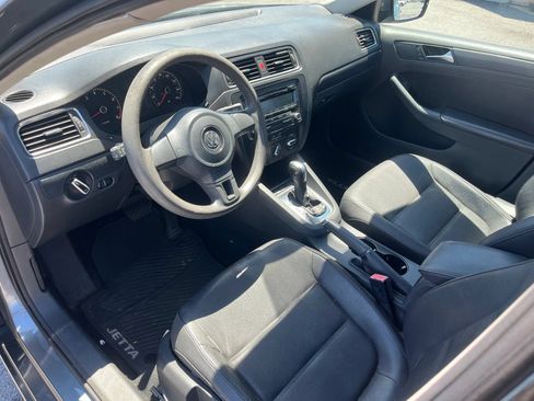 Used 2011 Volkswagen Jetta SE FWD image 8