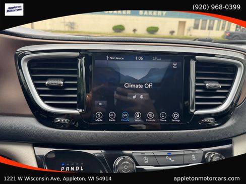 Used 2018 Chrysler Pacifica Touring-L Plus FWD image 35