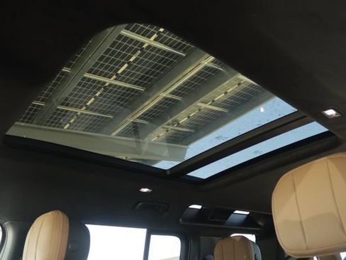 Used 2025 Land Rover Defender 110 V8 image 24